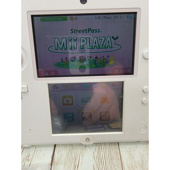 Nintendo 2DS Red/White Handheld Gaming System Console Tested W/Charger & 5 Games - Picture 3 of 9